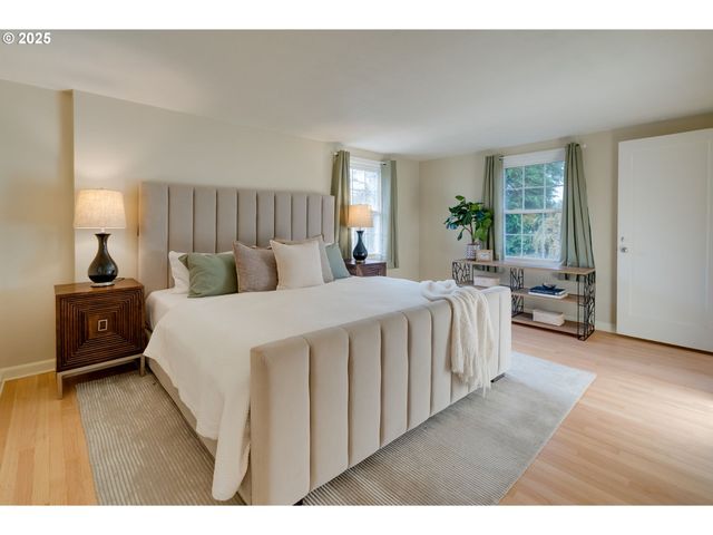 205 Ne BILLINGHER Dr, Portland, OR 97220