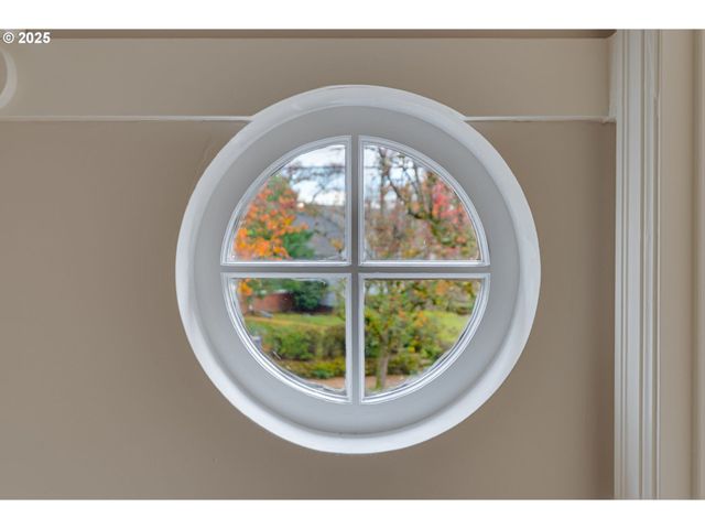 205 Ne BILLINGHER Dr, Portland, OR 97220