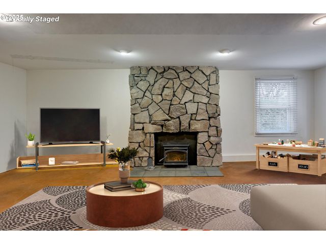 205 Ne BILLINGHER Dr, Portland, OR 97220