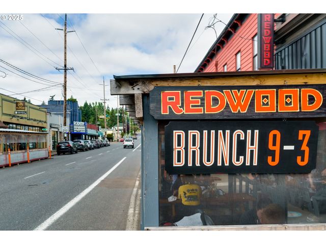 205 Ne BILLINGHER Dr, Portland, OR 97220