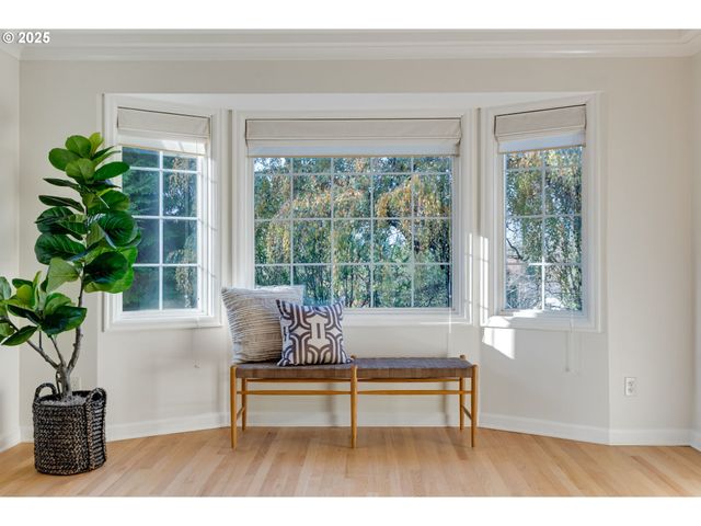 205 Ne BILLINGHER Dr, Portland, OR 97220