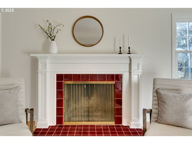 205 Ne BILLINGHER Dr, Portland, OR 97220