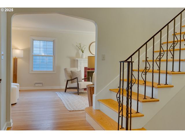 205 Ne BILLINGHER Dr, Portland, OR 97220