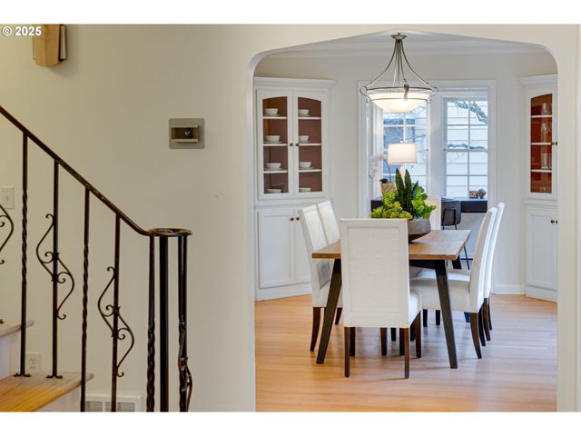 205 Ne BILLINGHER Dr, Portland, OR 97220