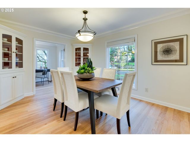 205 Ne BILLINGHER Dr, Portland, OR 97220