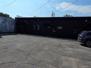 10616 W 9 Mile Road, Oak Park, MI 48237