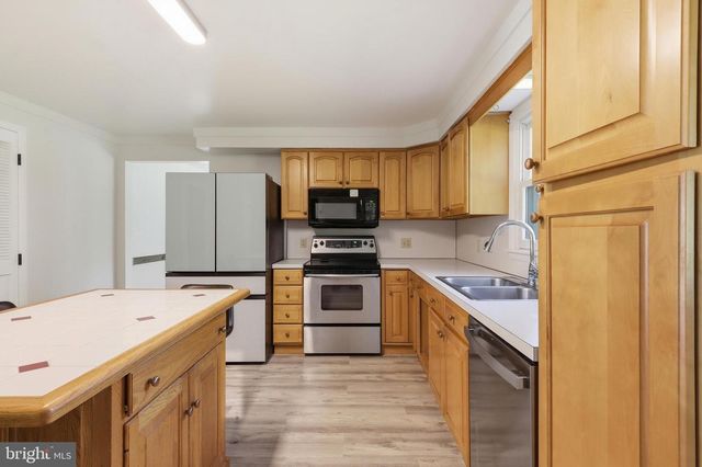 1733 POWDER MILL RD, York, PA 17403