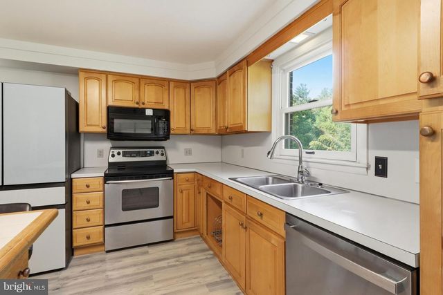1733 POWDER MILL RD, York, PA 17403