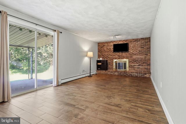 1733 POWDER MILL RD, York, PA 17403