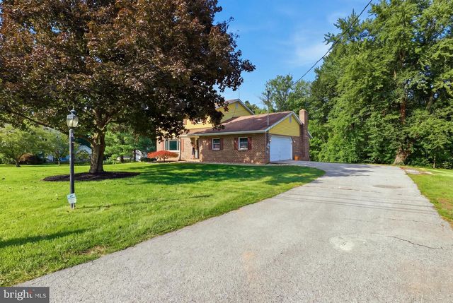 1733 POWDER MILL RD, York, PA 17403