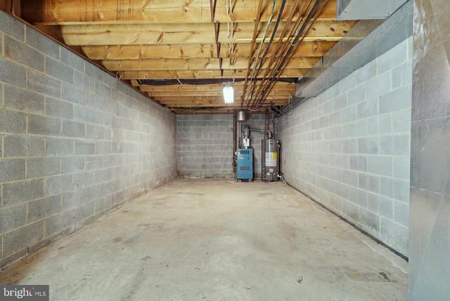 1733 POWDER MILL RD, York, PA 17403