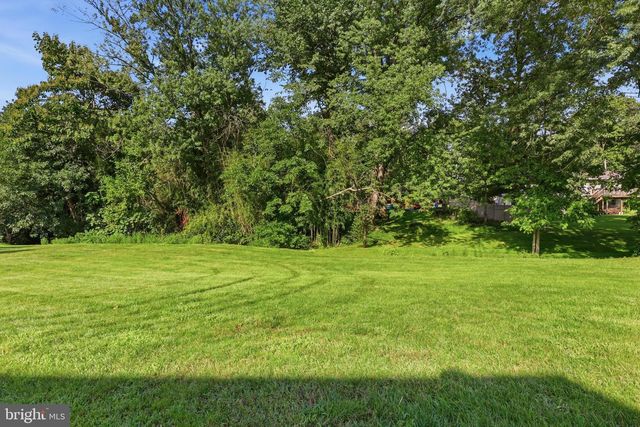 1733 POWDER MILL RD, York, PA 17403