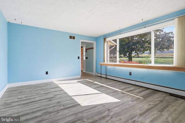 1733 POWDER MILL RD, York, PA 17403