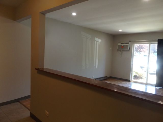 710 W Huntington Commons Road 1A, Mount Prospect, IL 60056
