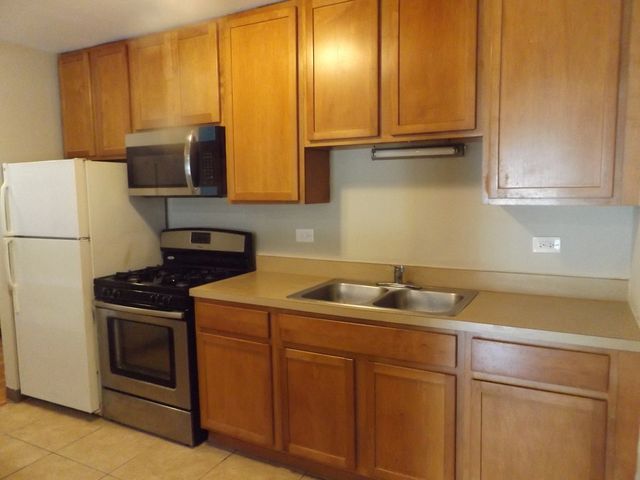 710 W Huntington Commons Road 1A, Mount Prospect, IL 60056