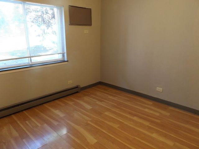 710 W Huntington Commons Road 1A, Mount Prospect, IL 60056