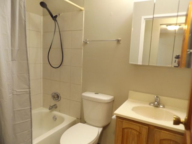 710 W Huntington Commons Road 1A, Mount Prospect, IL 60056