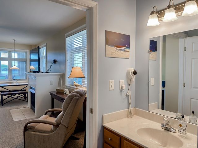 1273 Graves Harbor Trail 348, Huddleston, VA 24104