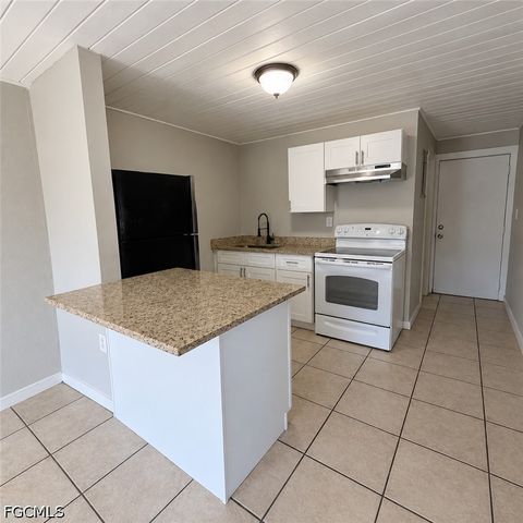 3236 Dora ST, Fort Myers, FL 33916