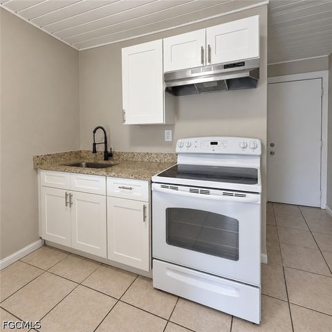 3236 Dora ST, Fort Myers, FL 33916