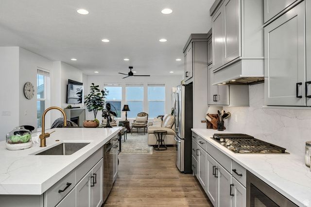 1390 E ORCHARD RIDGE LN, Kaysville, UT 84037