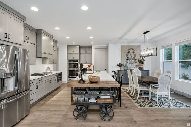 1390 E ORCHARD RIDGE LN, Kaysville, UT 84037