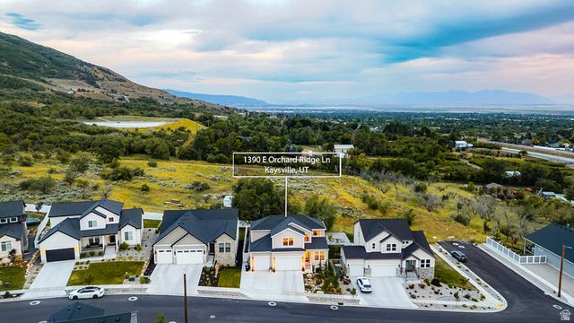1390 E ORCHARD RIDGE LN, Kaysville, UT 84037