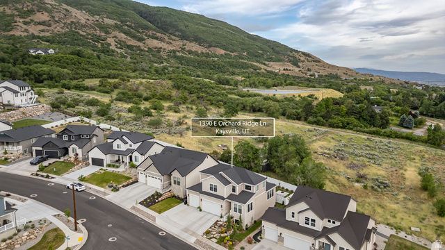 1390 E ORCHARD RIDGE LN, Kaysville, UT 84037