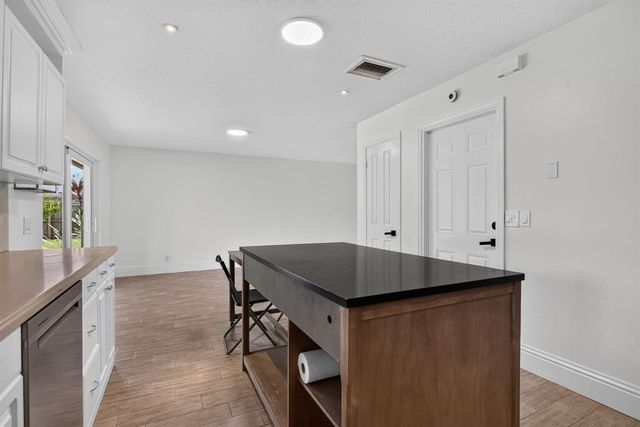 6410 NW 34TH Avenue, Fort Lauderdale, FL 33309