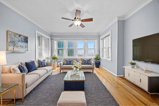 6058 S Massasoit Avenue, Chicago, IL 60638