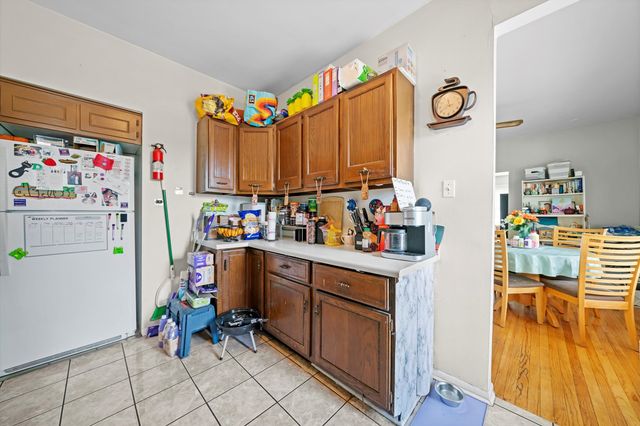 6058 S Massasoit Avenue, Chicago, IL 60638