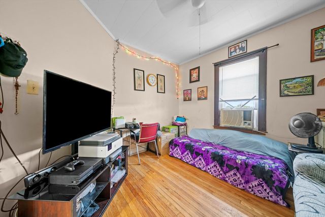 6058 S Massasoit Avenue, Chicago, IL 60638