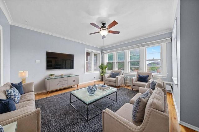 6058 S Massasoit Avenue, Chicago, IL 60638