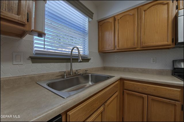 6177 Snowy River Place, El Paso, TX 79932