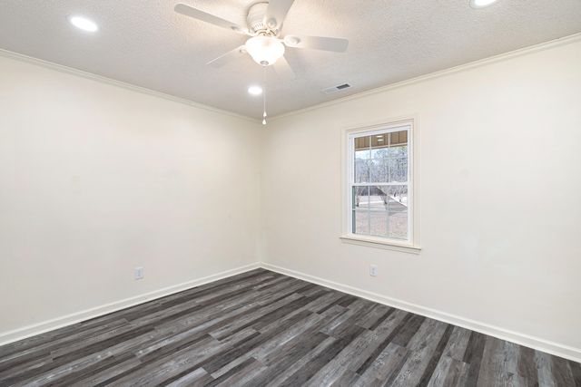 205 Eastern School Road, Mayesville, SC 29104