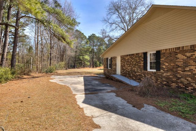 205 Eastern School Road, Mayesville, SC 29104