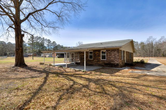 205 Eastern School Road, Mayesville, SC 29104