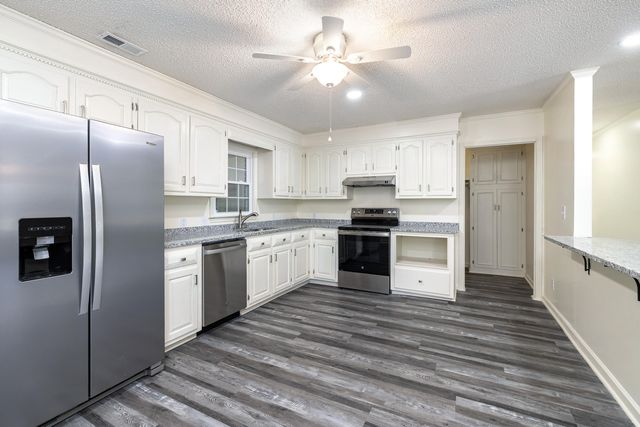 205 Eastern School Road, Mayesville, SC 29104