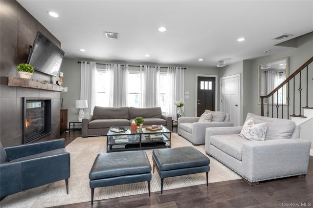 5 Emmet Place, Hicksville, NY 11801