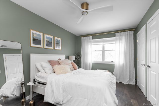 5 Emmet Place, Hicksville, NY 11801