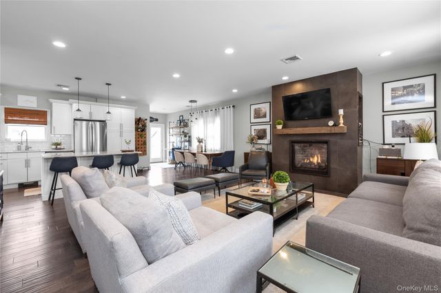 5 Emmet Place, Hicksville, NY 11801