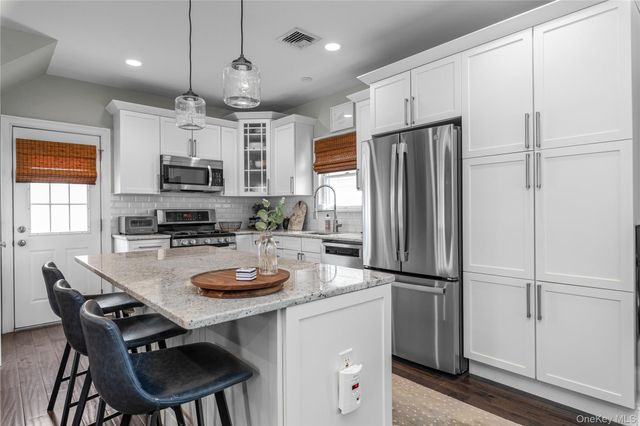 5 Emmet Place, Hicksville, NY 11801