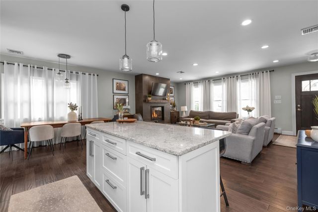 5 Emmet Place, Hicksville, NY 11801