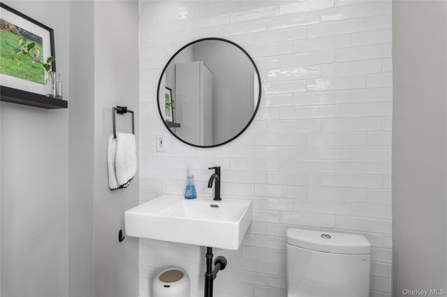 5 Emmet Place, Hicksville, NY 11801