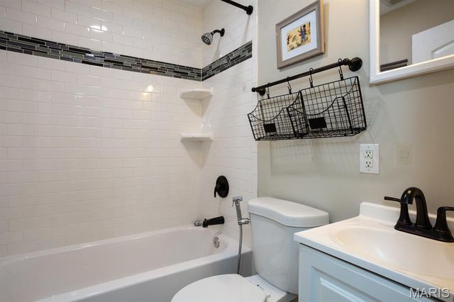 7533 Woodland Avenue, St Louis, MO 63143