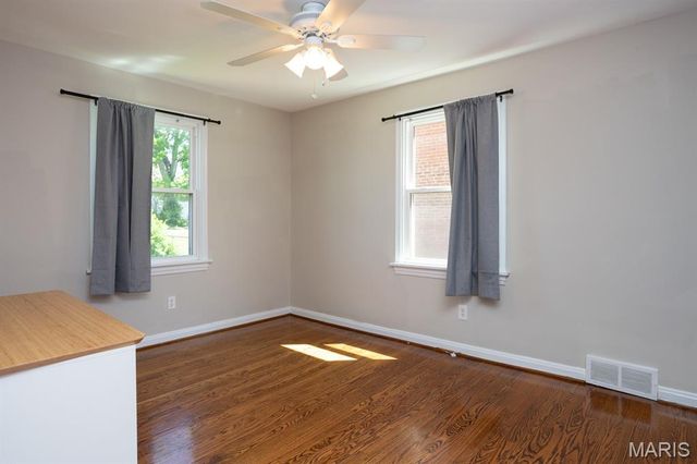 7533 Woodland Avenue, St Louis, MO 63143
