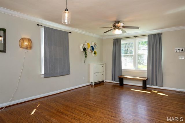 7533 Woodland Avenue, St Louis, MO 63143