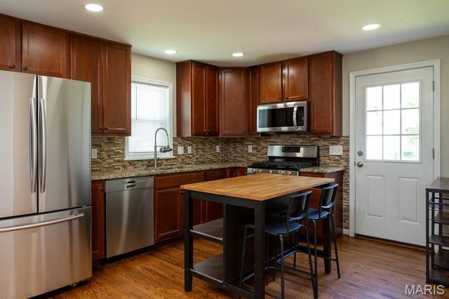 7533 Woodland Avenue, St Louis, MO 63143