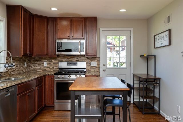 7533 Woodland Avenue, St Louis, MO 63143
