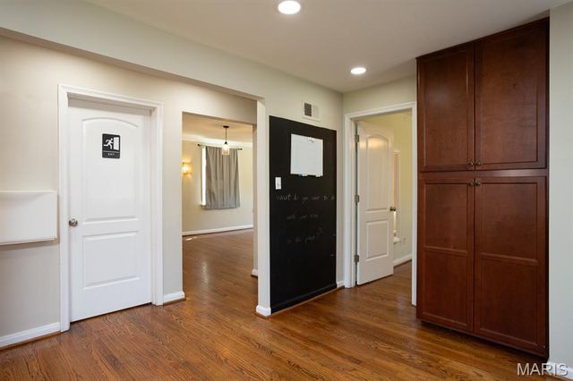 7533 Woodland Avenue, St Louis, MO 63143